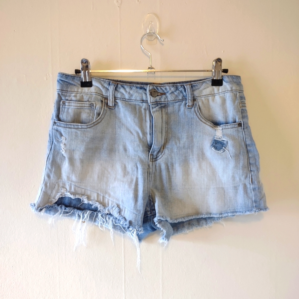 Ivy + Main cut off shorts size 9